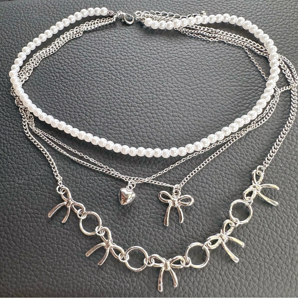 Layered Silver Bow & Pearl Charm Necklace🪽